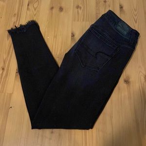 American eagle size 2 black distressed skinny jeans